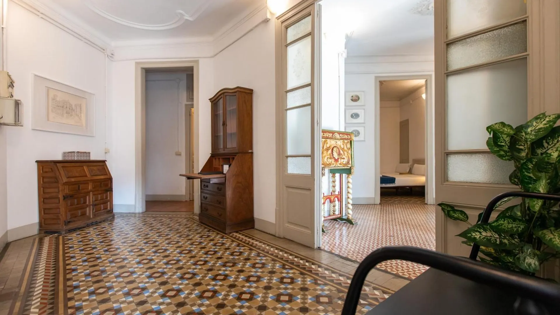 B21-Apartamento Modernista Para Grupos Barcelona