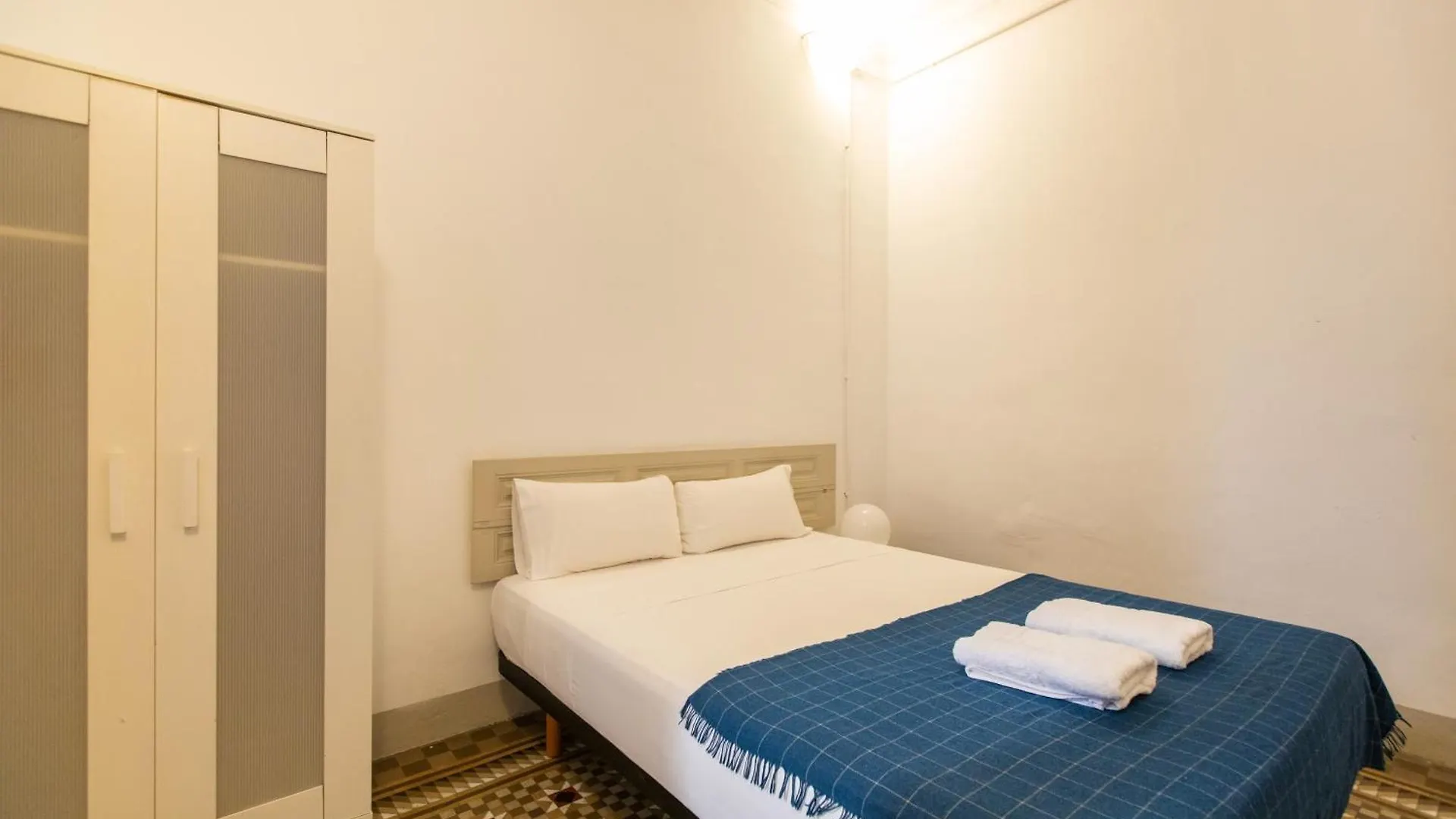 B21-Apartamento Modernista Para Grupos Barcelona Apartment
