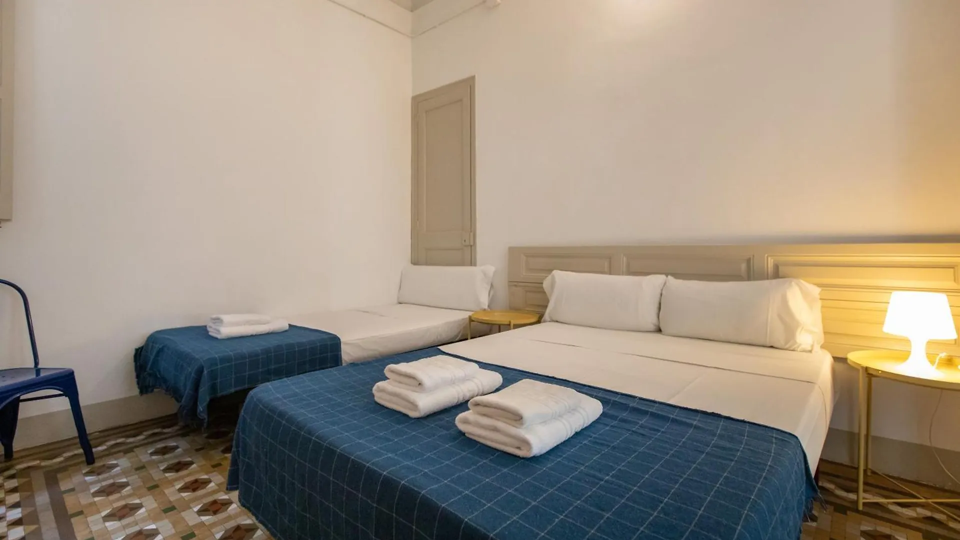 B21-Apartamento Modernista Para Grupos Barcelona