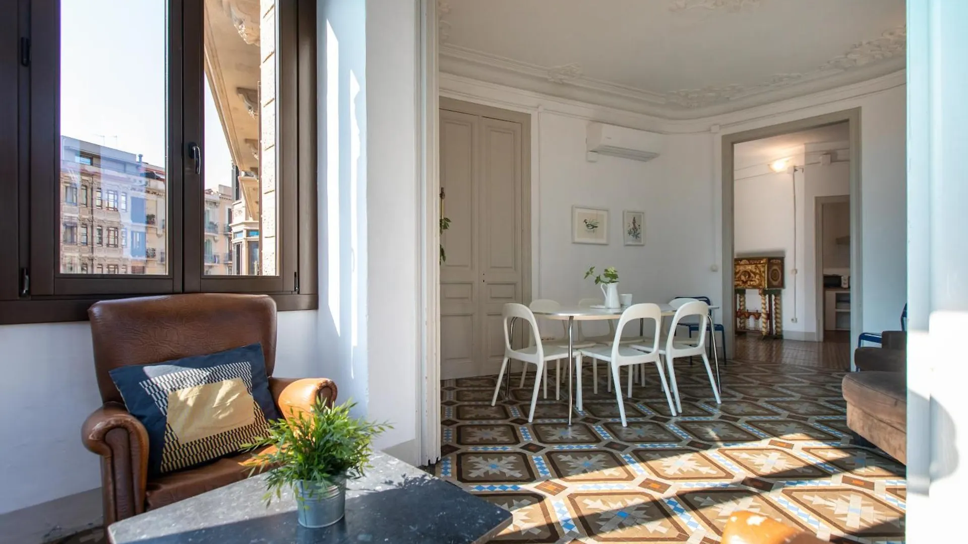 B21-Apartamento Modernista Para Grupos Barcelona