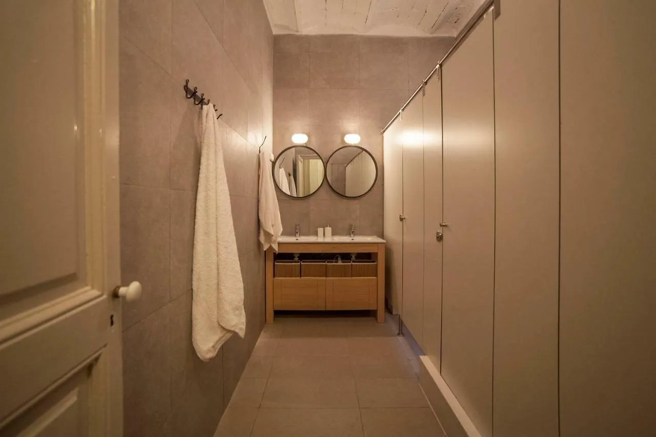 B21-Apartamento Modernista Para Grupos Barcelona 0*,  Spain